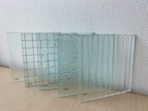 パターンガラス（型ガラス）、フロストガラス、すりガラスの違いについて
