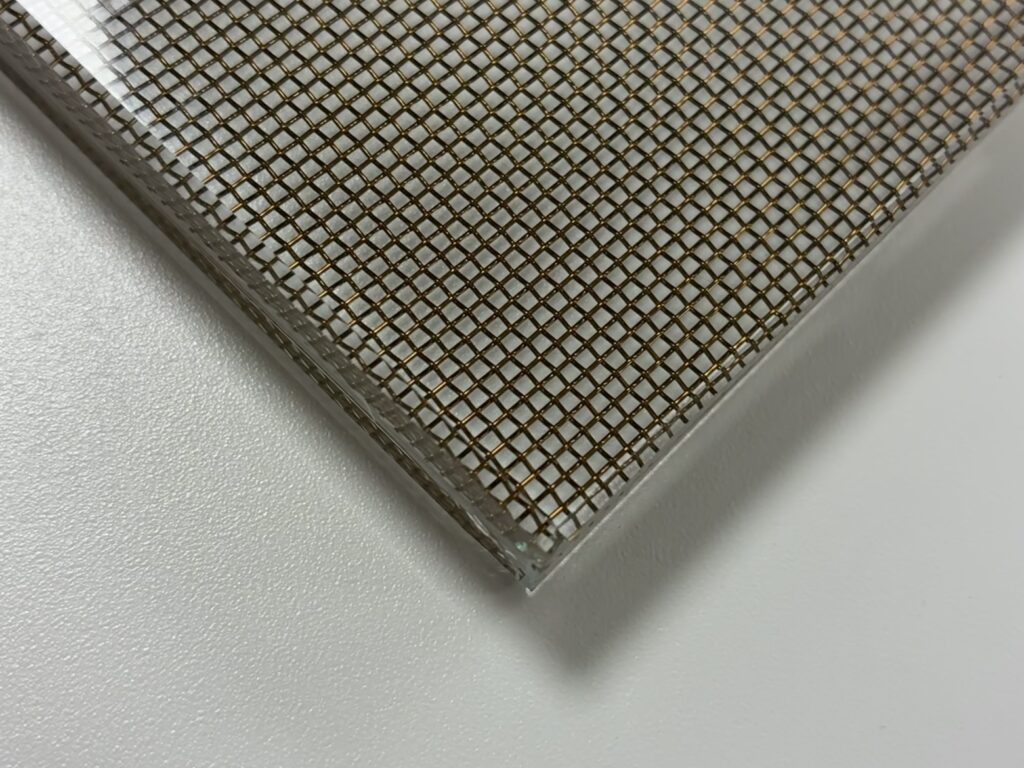 ブロンズガラスを使った高透過合わせガラス